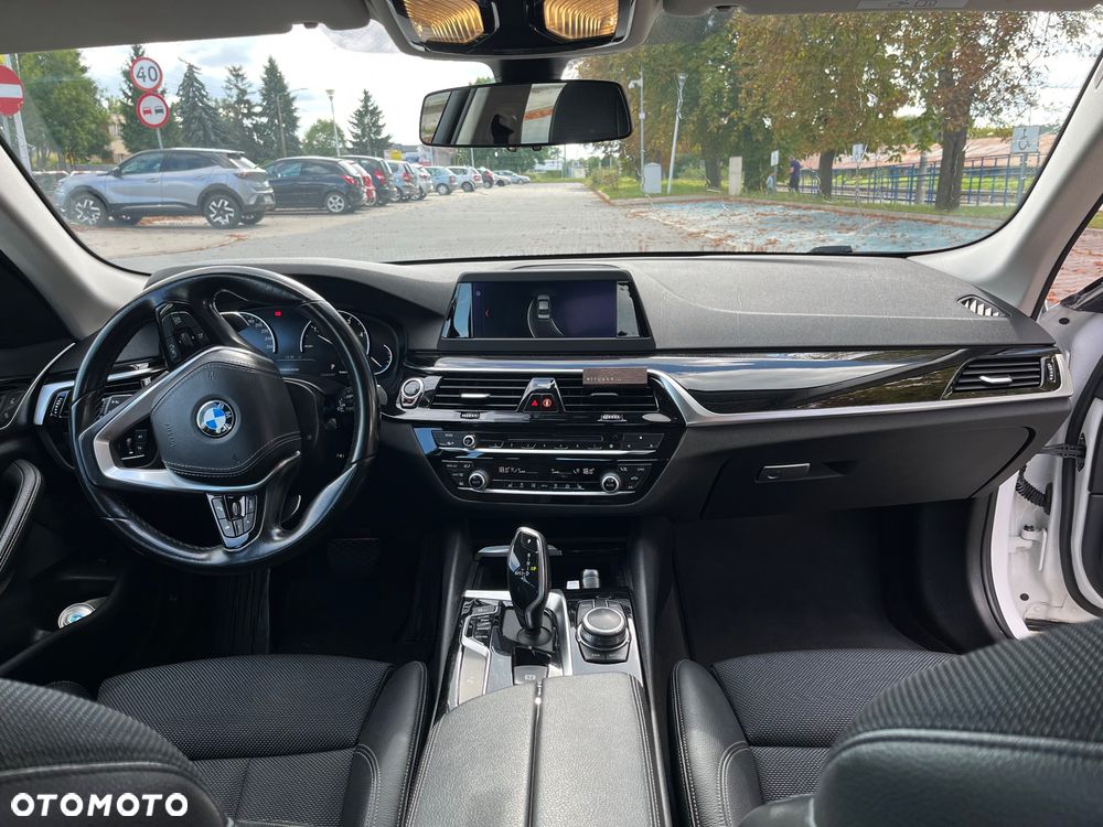 BMW Seria 5 518d Sport Line - 8