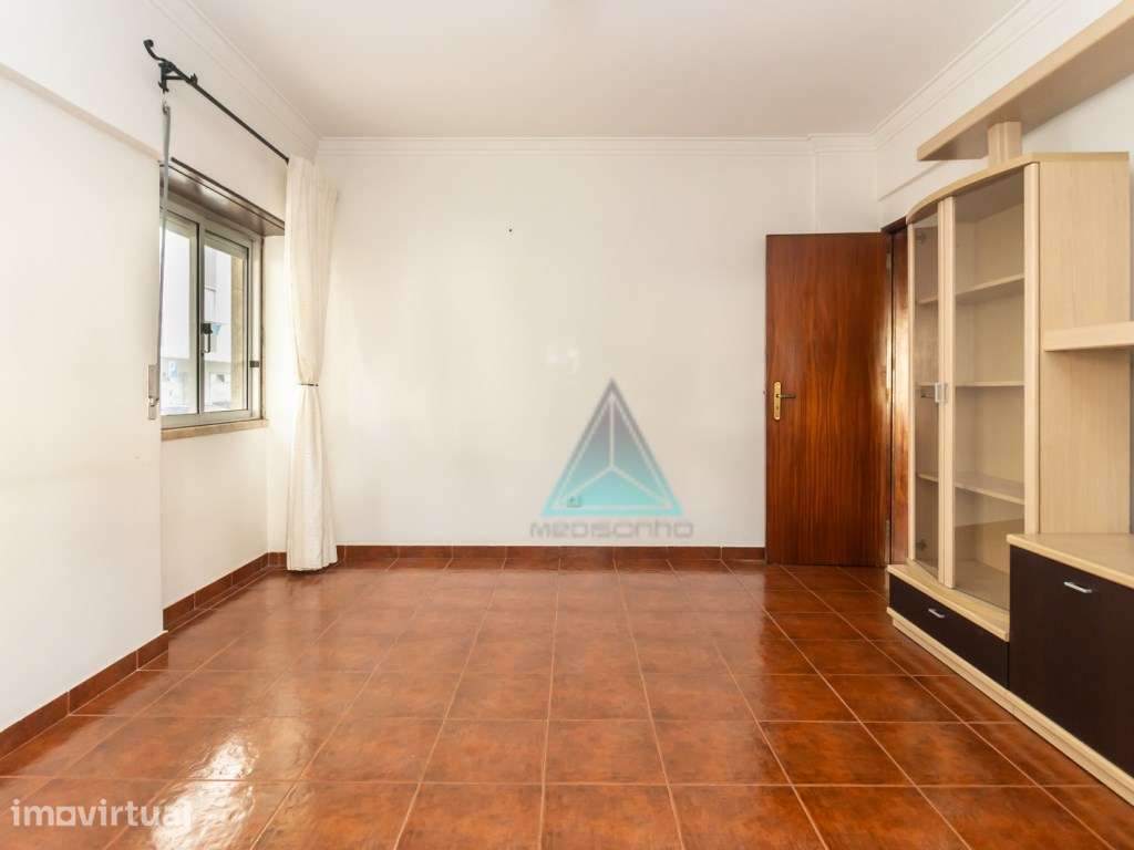 Apartamento T2 rés de chão alto Torre da Marinha - Grande imagem: 5/15