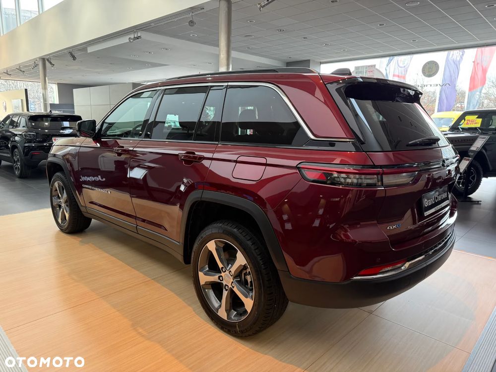Jeep Grand Cherokee - 11