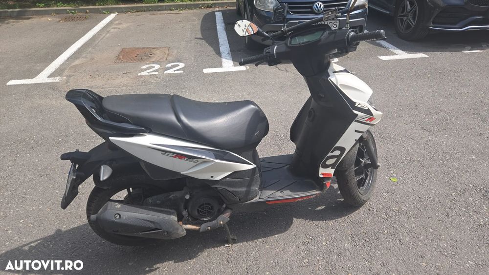 Aprilia SR Max 125 - 5