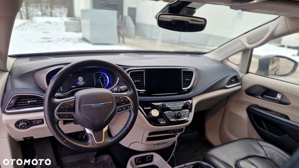 Chrysler Pacifica - 12