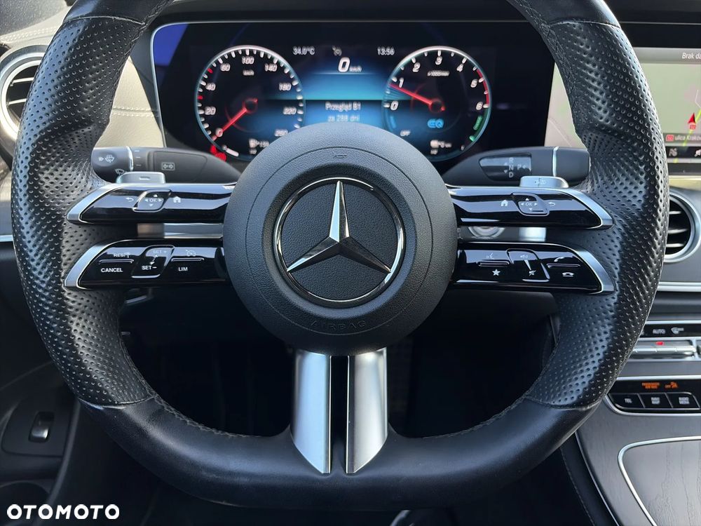 Mercedes-Benz Klasa E 300 de AMG - 19