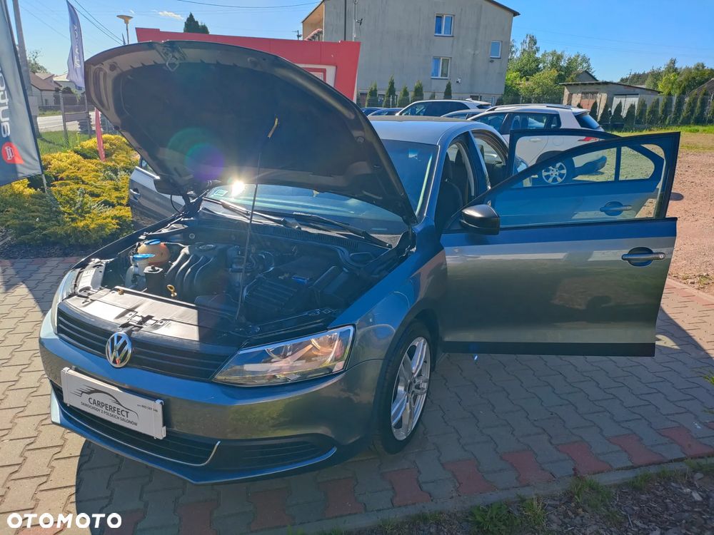 Volkswagen Jetta - 32