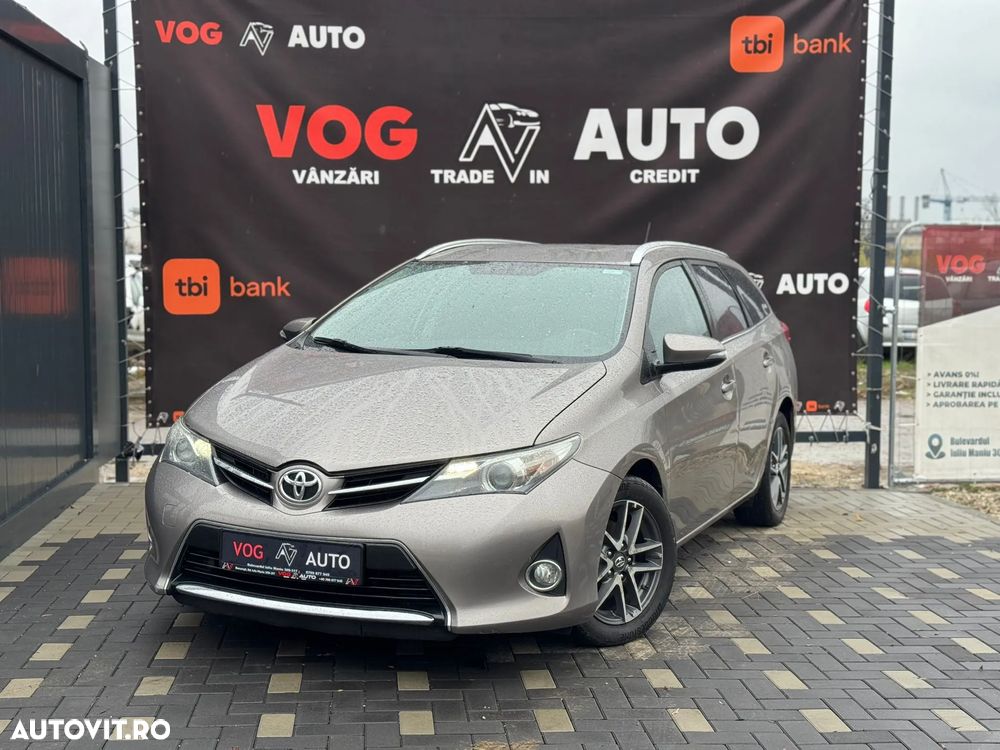 Toyota Auris 1.4 D-4D Touring Sports Comfort - 1