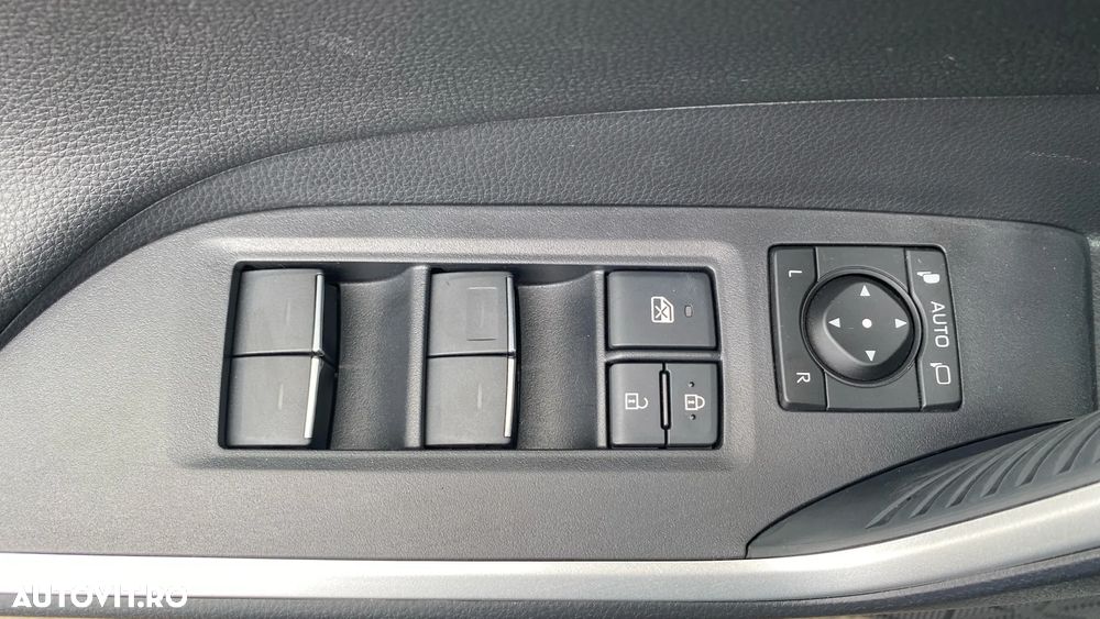 TOYOTA RAV4 2025 — imagine 10