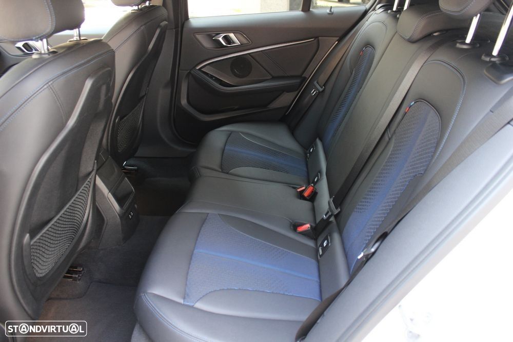 BMW 116 d Pack Desportivo M Auto - 25