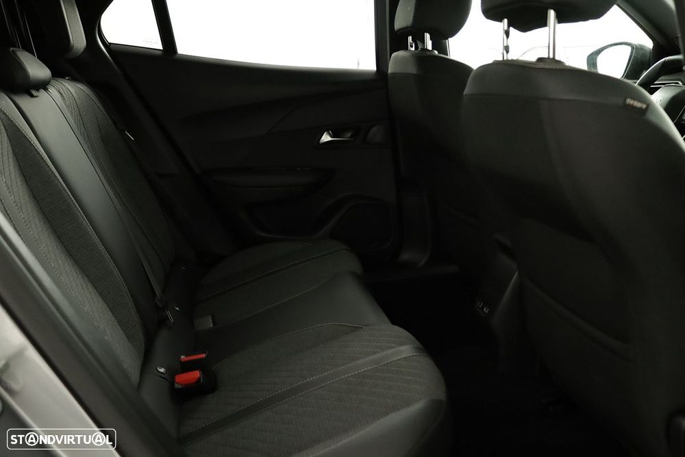 Peugeot 2008 1.2 PureTech Allure EAT8 - 24