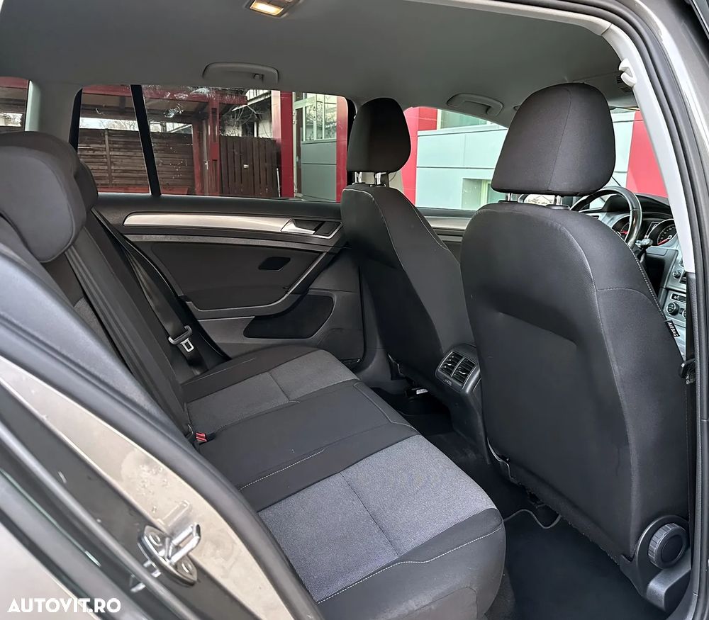 Volkswagen Golf - 25