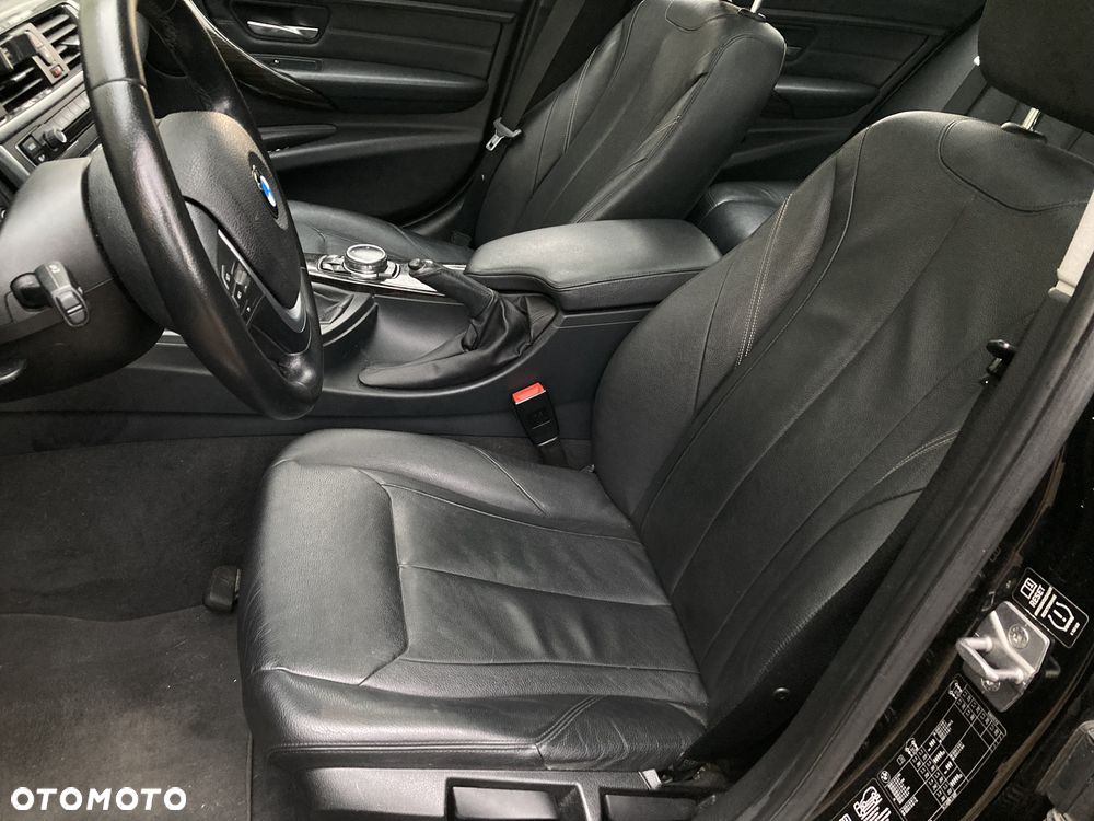 BMW Seria 3 318d xDrive Luxury Line - 10