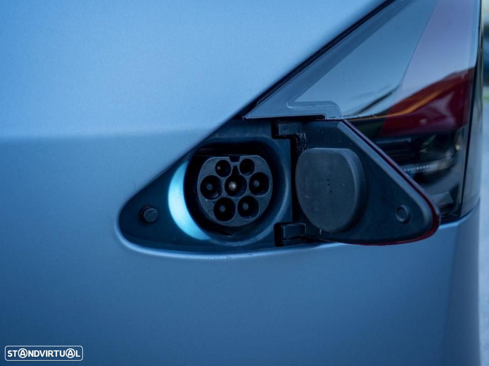 Tesla Model X - 10