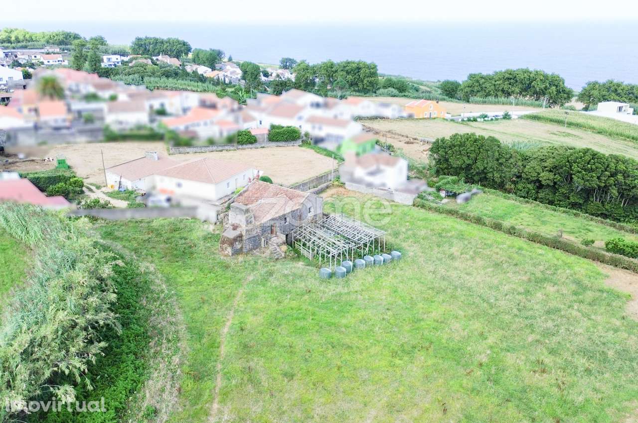 Ruína em Santa Bárbara, em Ponta Delgada - Grande imagem: 2/5