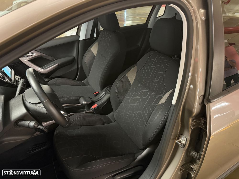 Peugeot 2008 1.2 PureTech Style - 9