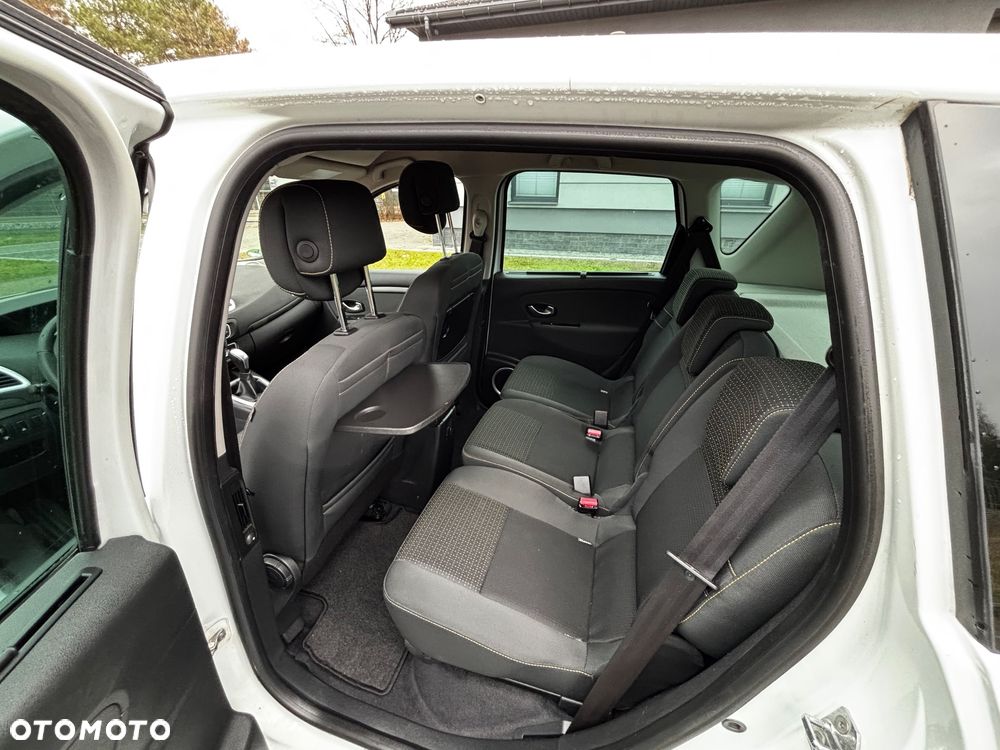 Renault Scenic 2.0 16V Bose Edition CVT - 11