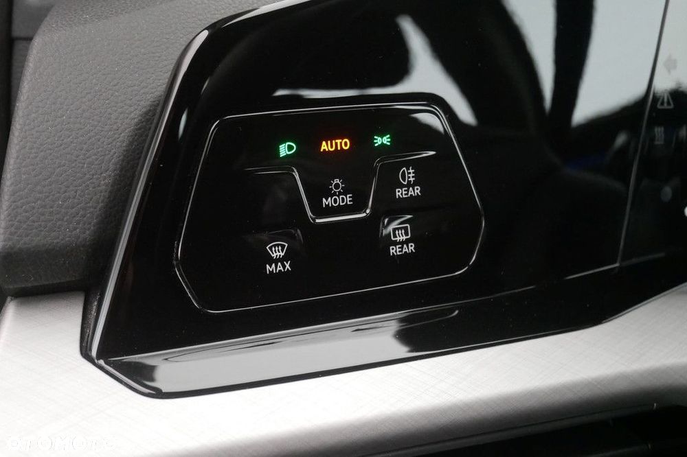 Volkswagen Golf VIII 1.5 TSI Life - 25