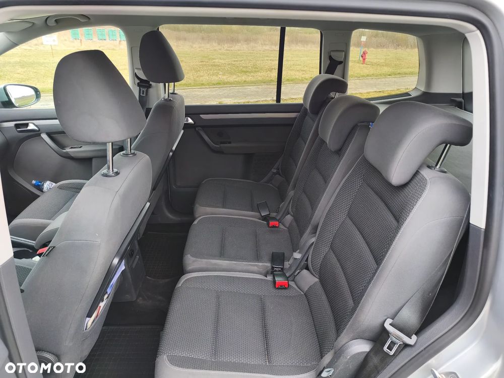 Volkswagen Touran 1.6 TDI DPF BlueMotion Technology STYLE - 8