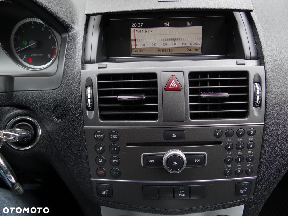 Mercedes-Benz Klasa C 180 BlueEFFICIENCY 7G-TRONIC Avantgarde - 33