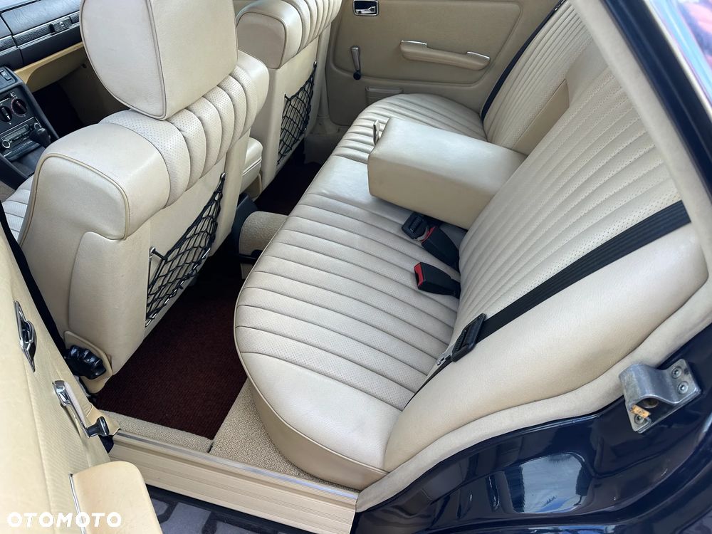 Mercedes-Benz W123 - 18