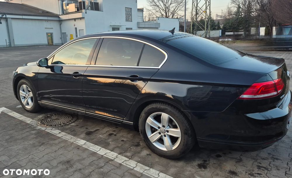 Volkswagen Passat - 1