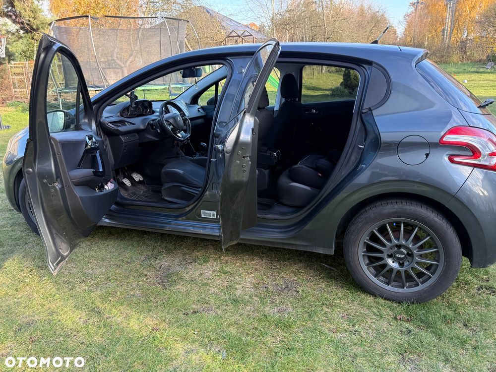 Peugeot 208 - 22