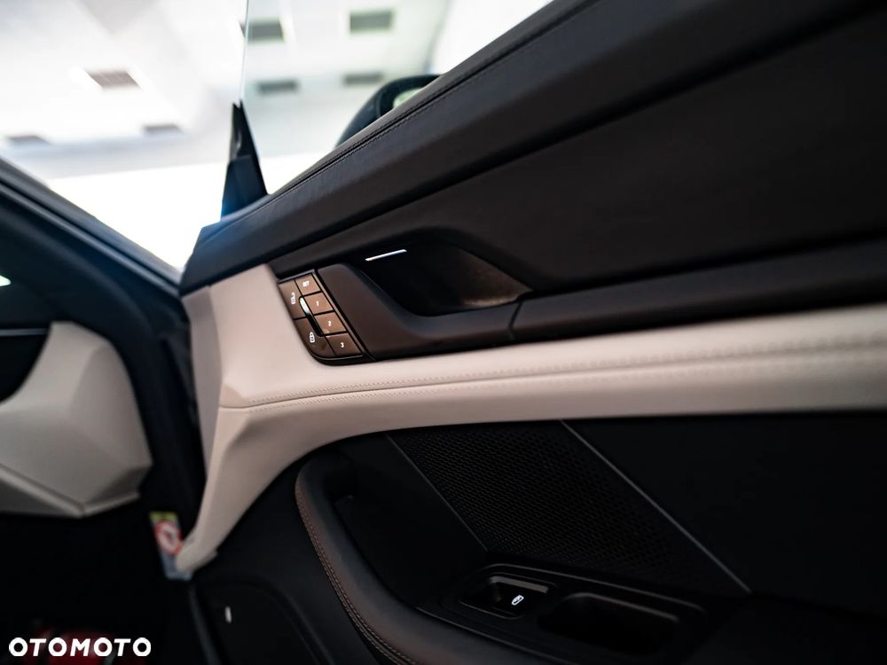 Porsche Taycan 105kWh 4 - 16