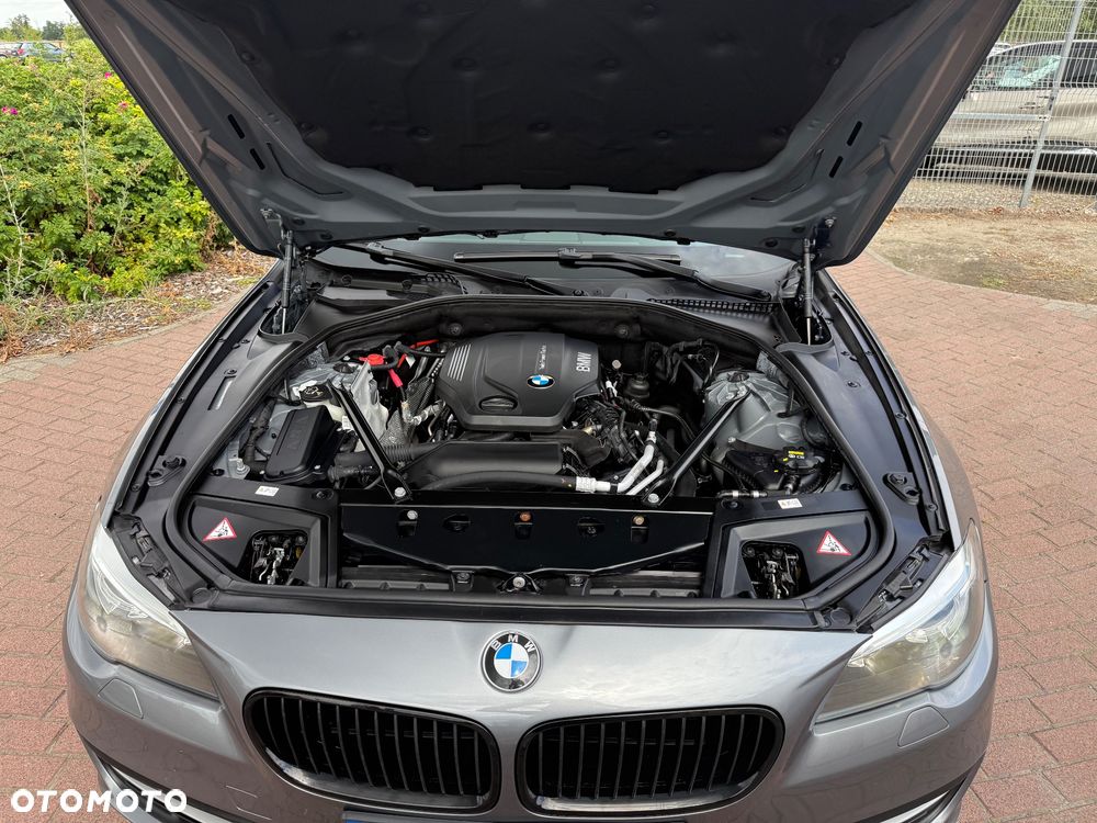 BMW Seria 5 520d Touring Sport Line - 15