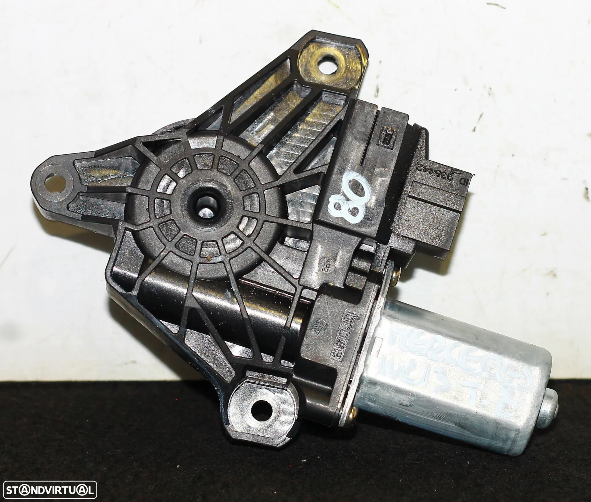 MOTOR ELEVATÓRIO DO VIDRO TRASEIRO ESQUERDO MERCEDES W213 - 2