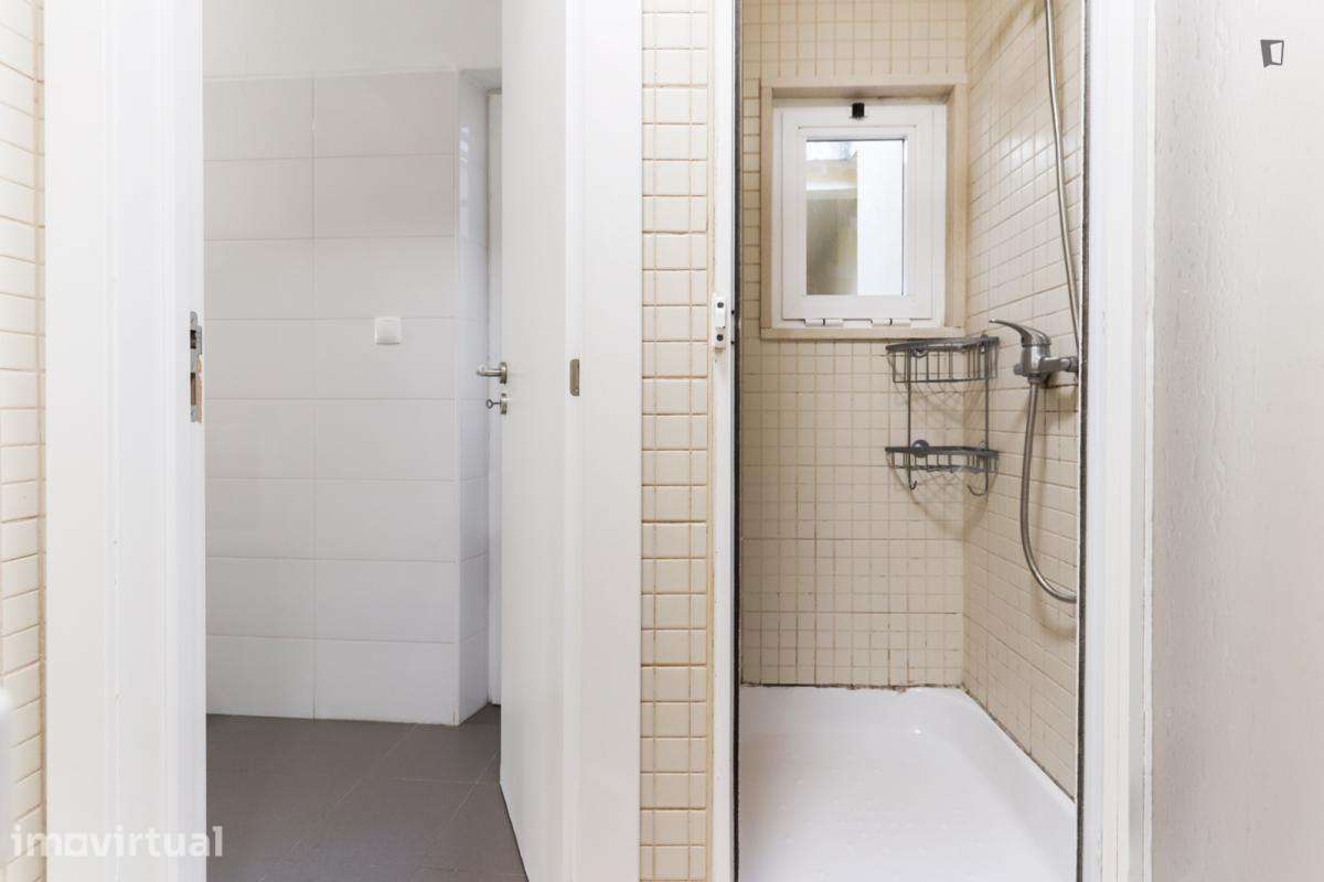 Quarto - localizado em Penha Lisbon - Grande imagem: 3/27