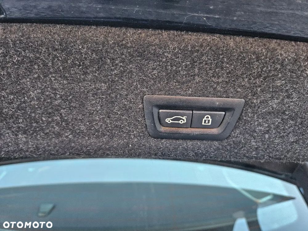 BMW Seria 3 330i M Sport sport - 16