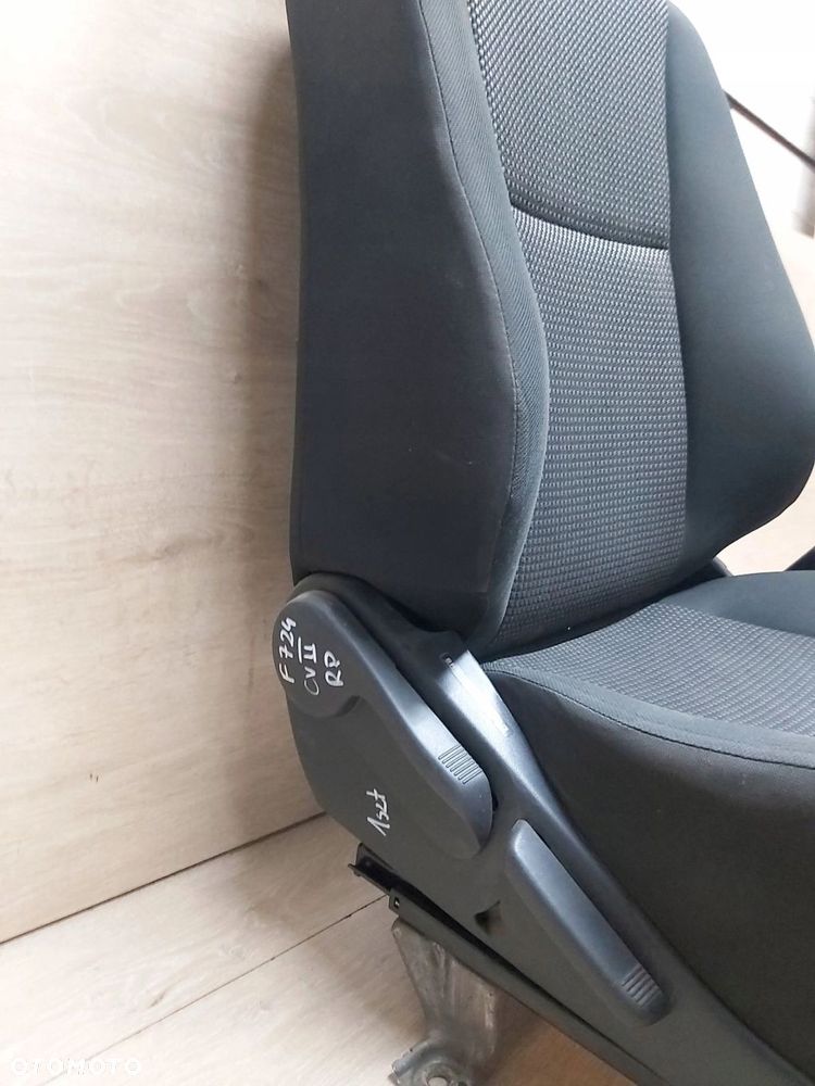 Toyota Corolla Verso II 04-08r fotel prawy przód air bag podłokietnik - 3
