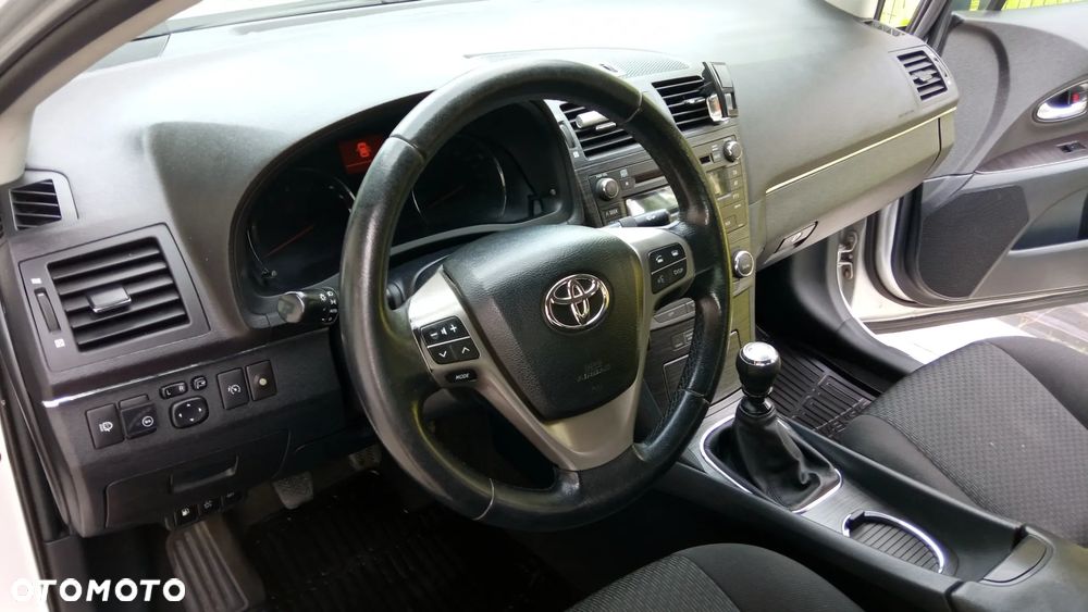 Toyota Avensis 1.8 Sol - 19