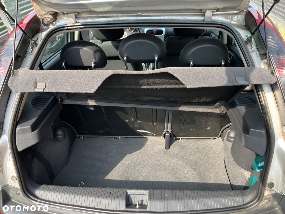 Opel Corsa 1.2 16V - 10