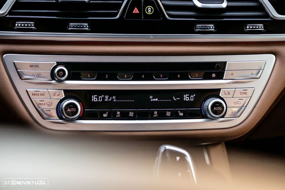 BMW 740 d xDrive Pack M Auto - 28