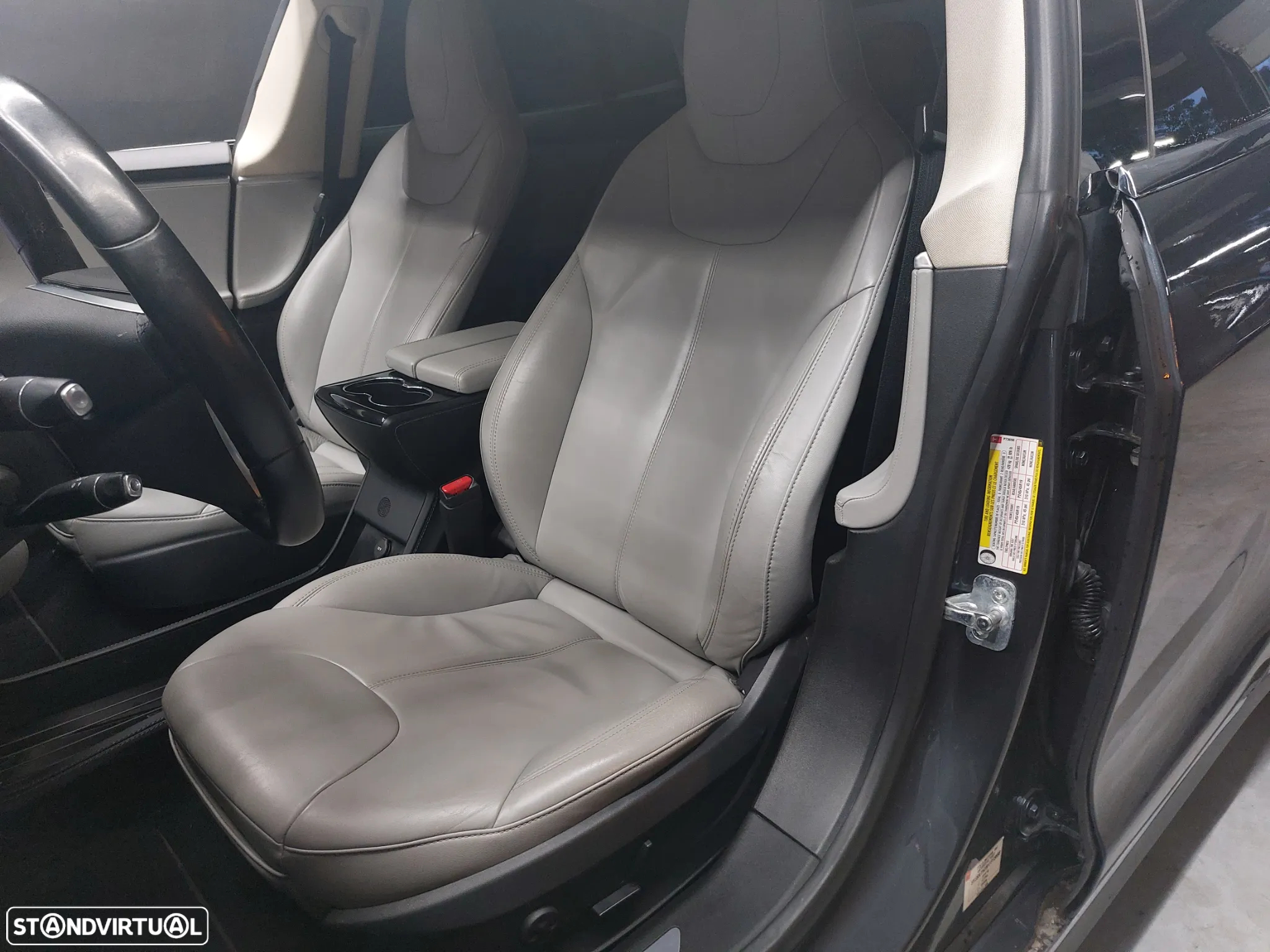 Tesla Model S 85 - 16