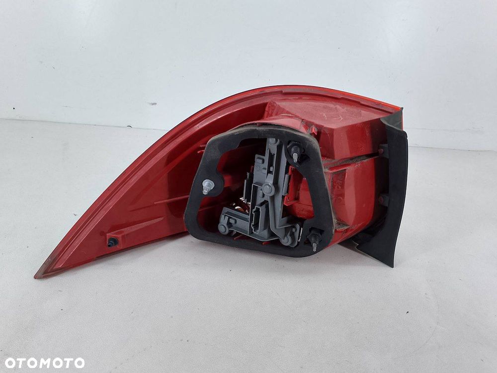 LAMPA TYLNA PRAWA VW GOLF V 1K9945096D  1K9945112A KOMBI - 5