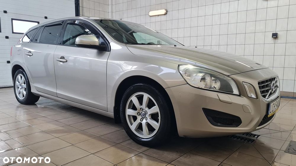 Volvo V60 D5 AWD Geartronic Momentum - 2