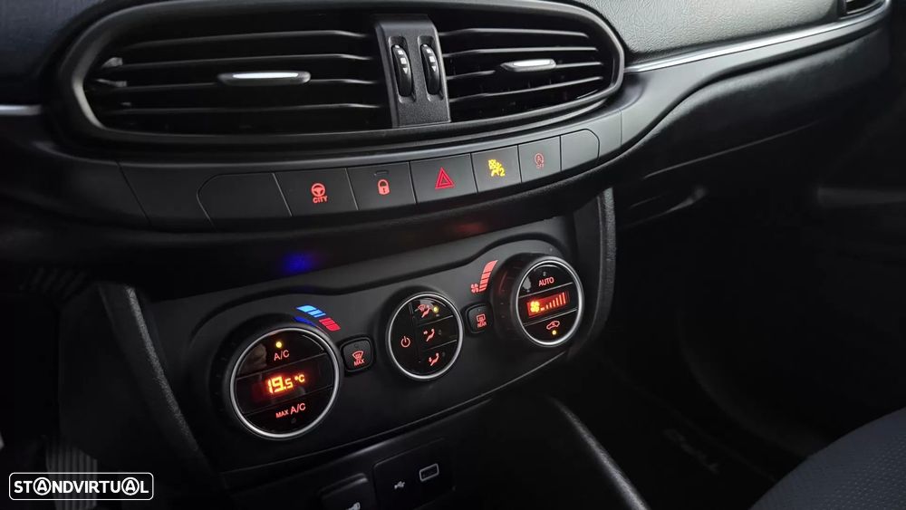 Fiat Tipo Station Wagon 1.3 M-Jet Lounge Tech - 38