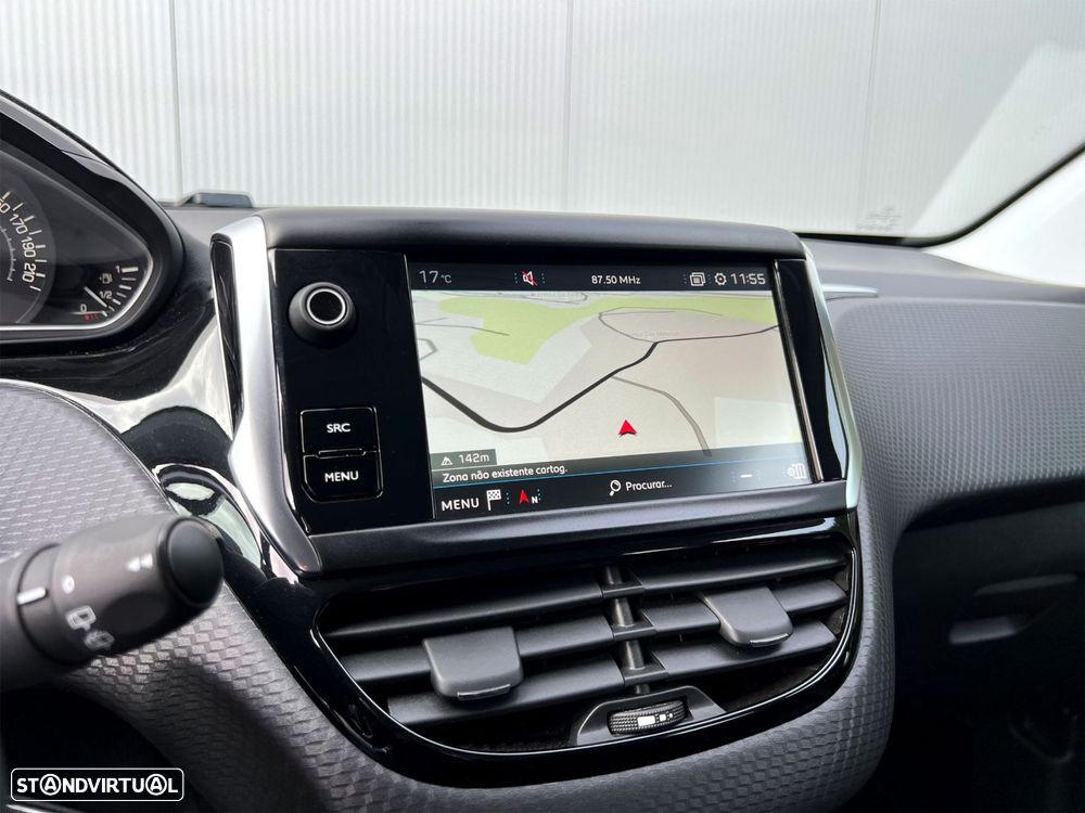 Peugeot 2008 1.5 BlueHDi Style - 25