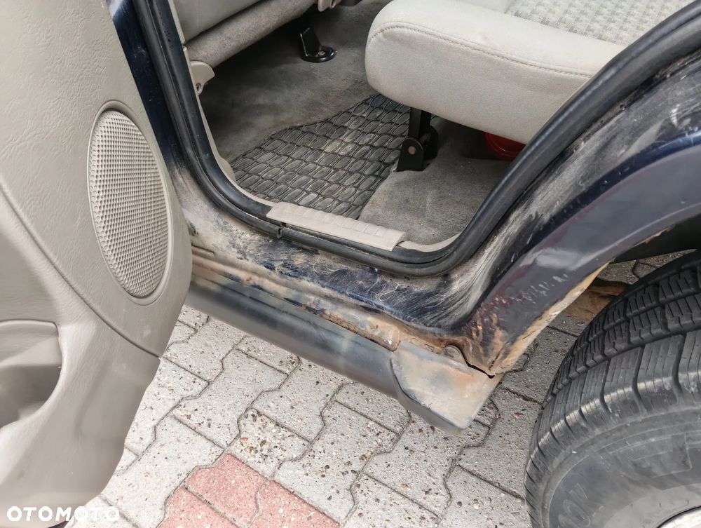 Jeep Liberty - 10
