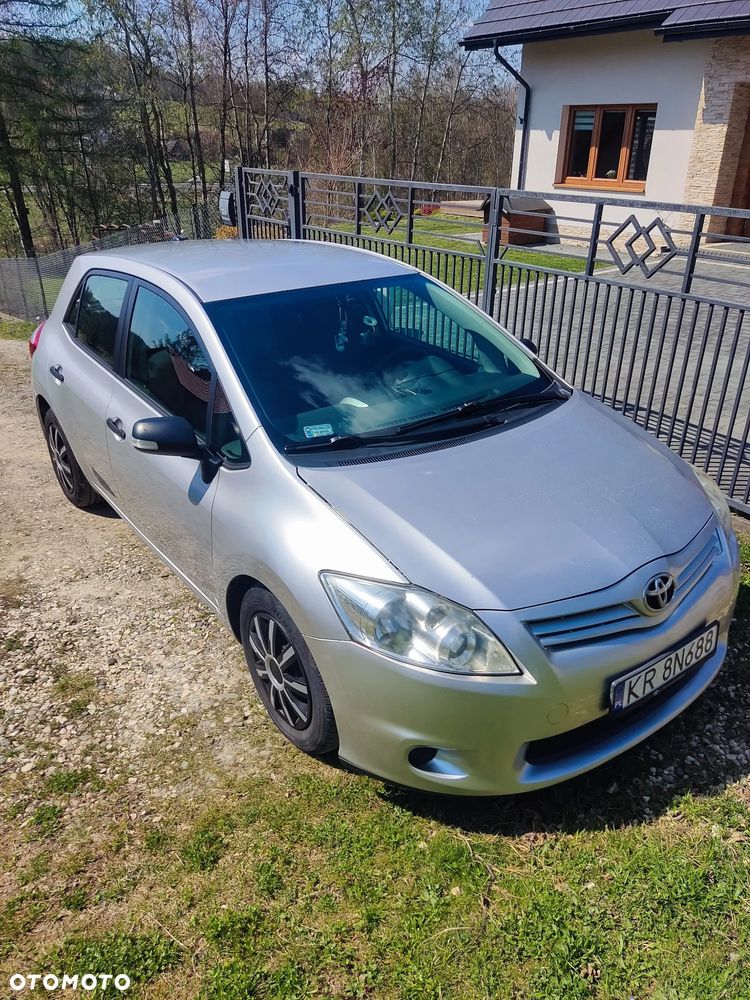 Toyota Auris 1.4 D-4D Terra - 1