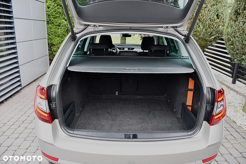 Skoda Octavia 1.6 TDI DSG Style - 23
