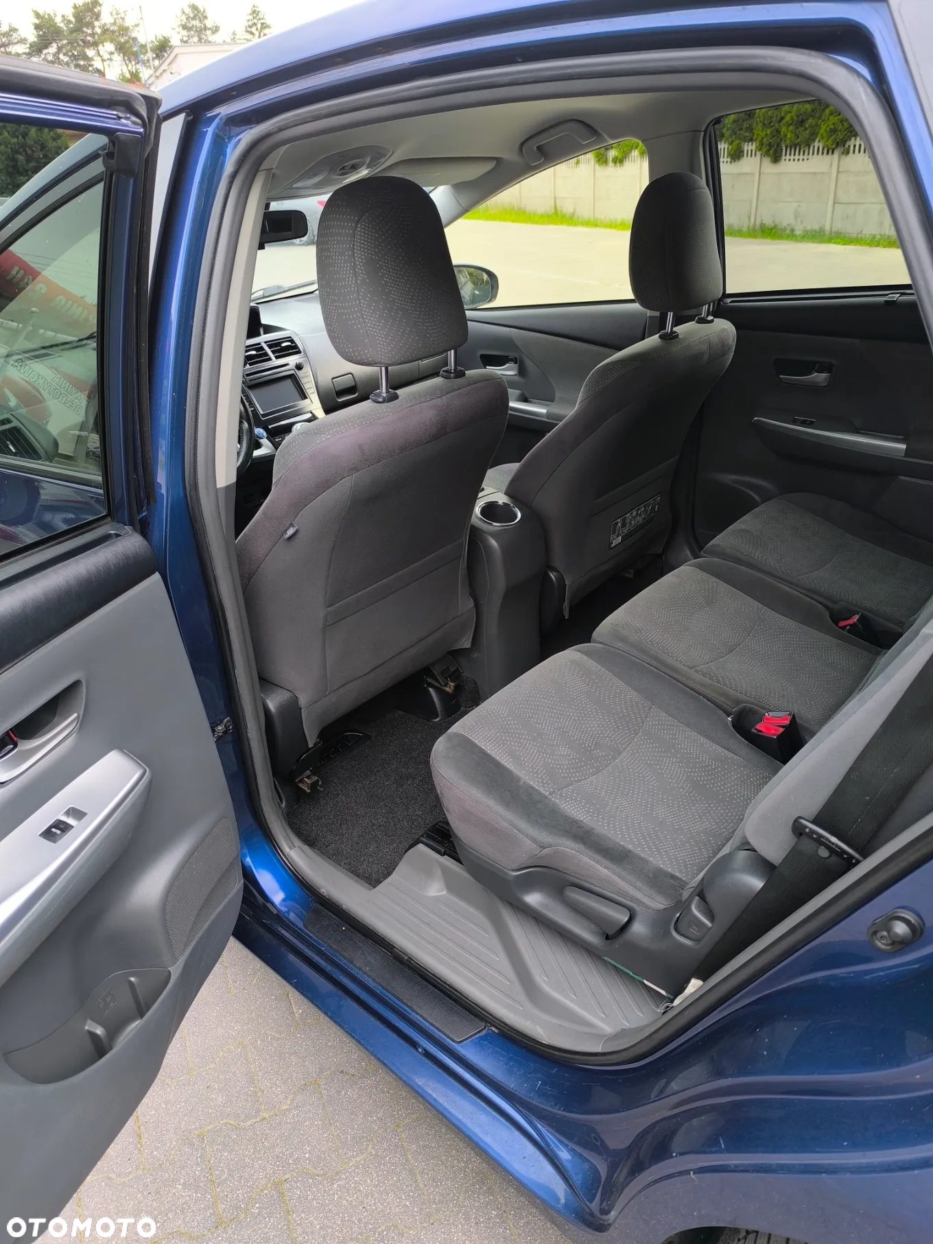 Toyota Prius+ (Hybrid) - 11