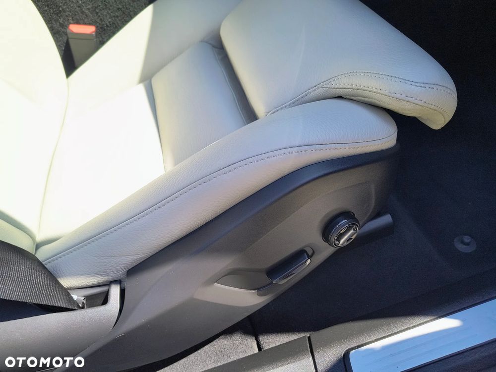 Volvo XC 60 B5 B AWD Momentum - 14