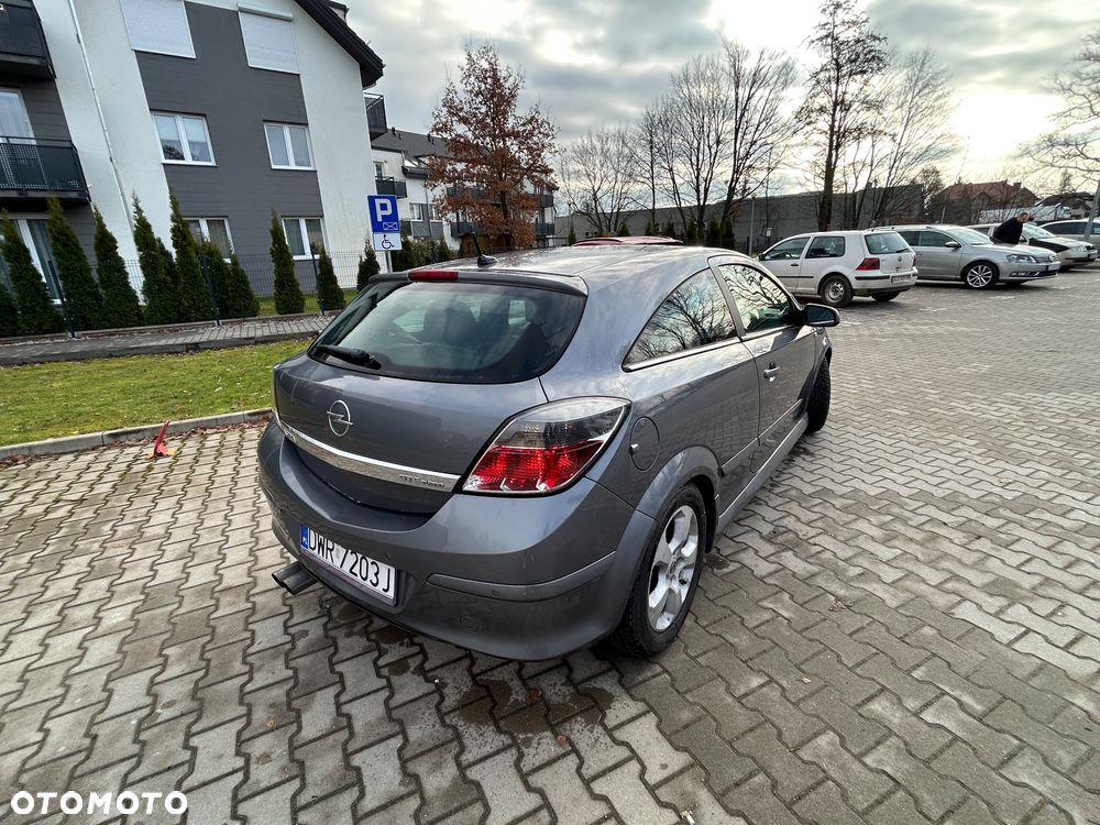 Opel Astra 2.0 T Cosmo - 11