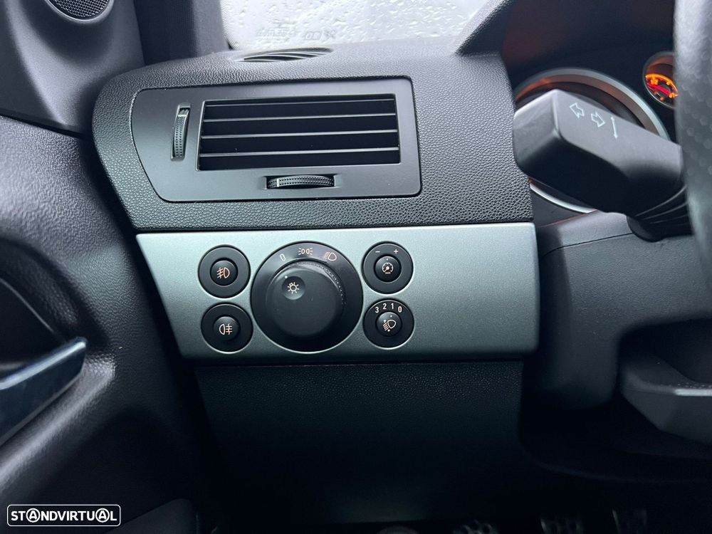 Opel Astra GTC 1.3 CDTI - 26