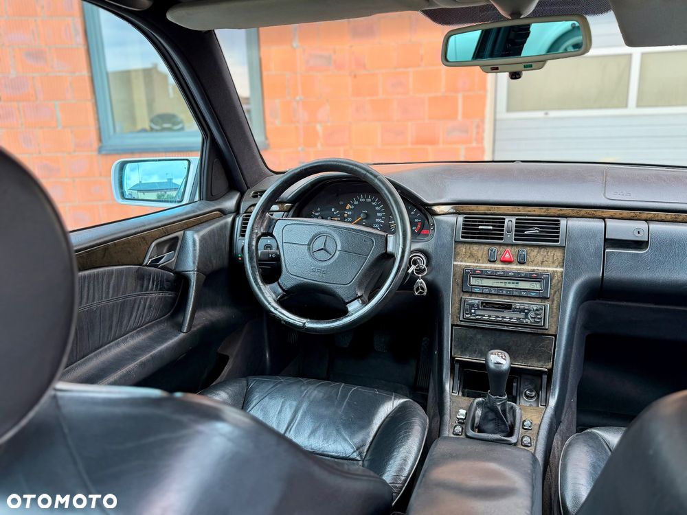 Mercedes-Benz Klasa E 250 D Avantgarde - 8