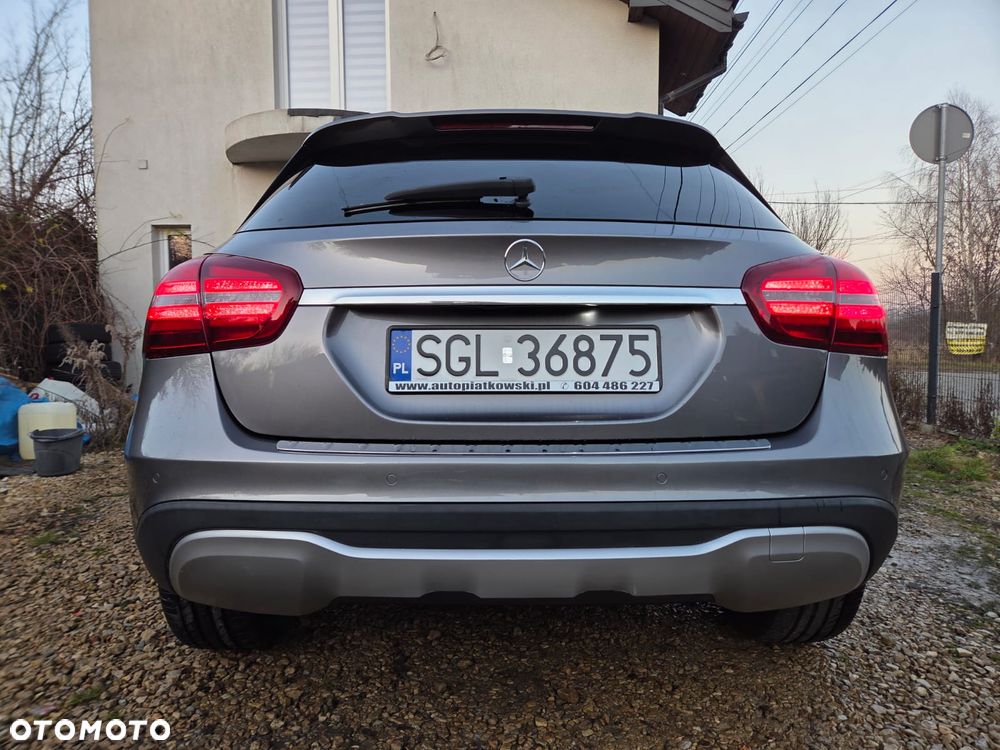 Mercedes-Benz GLA 180 - 2