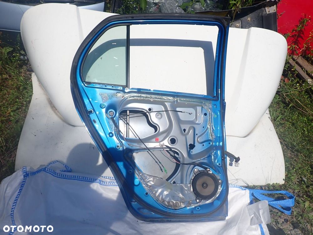 DRZWI LEWY TYŁ TOYOTA YARIS II KOL: 8T0 - 8