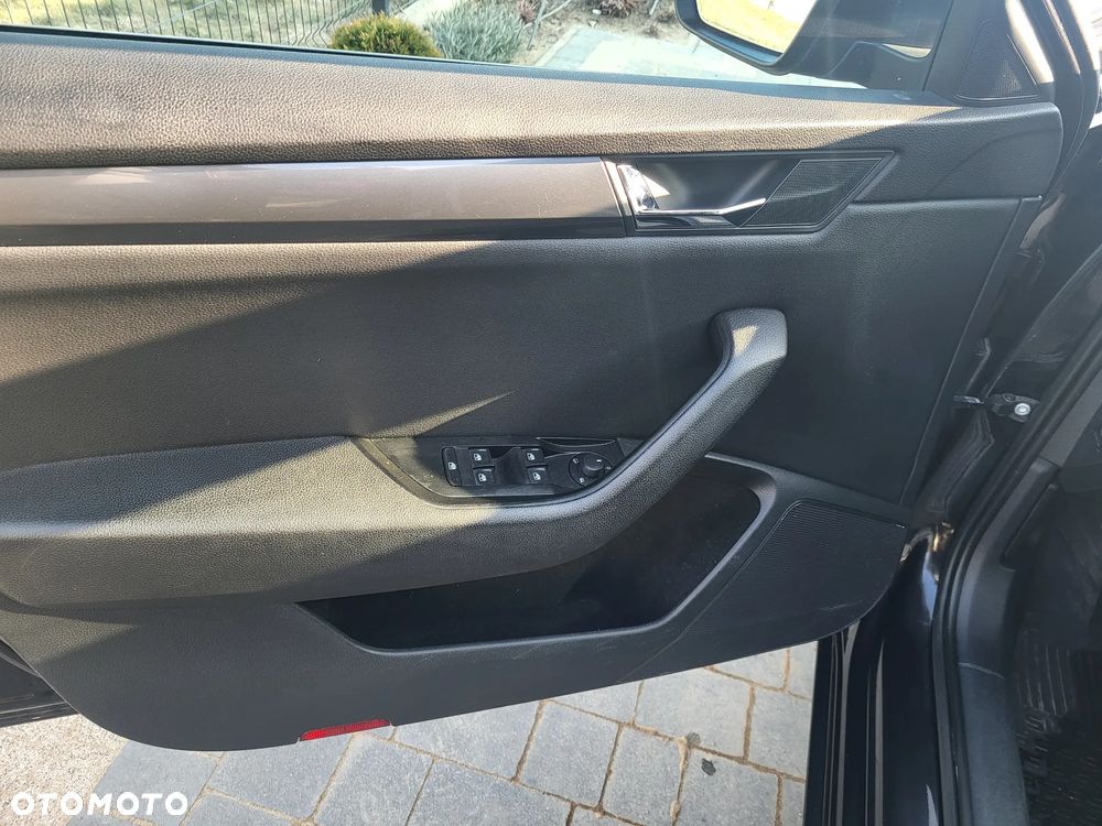 Skoda Superb 2.0 TDI Active DSG - 7