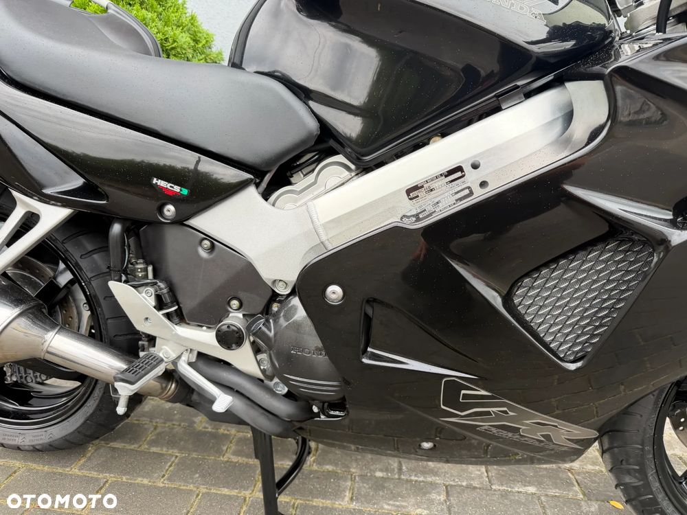 Honda VFR - 16
