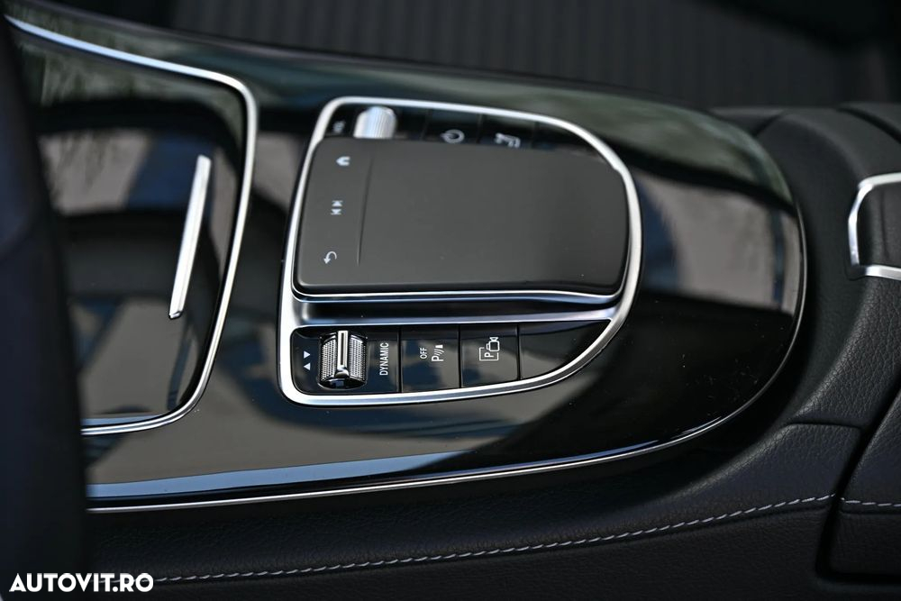 Mercedes-Benz E 300 Hybrid de T-Modell 4MATIC Aut. - 26